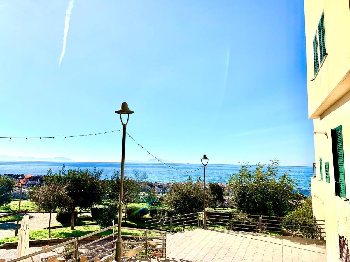 Artis Mare Bed & Breakfast Pozzuoli Bagian luar foto
