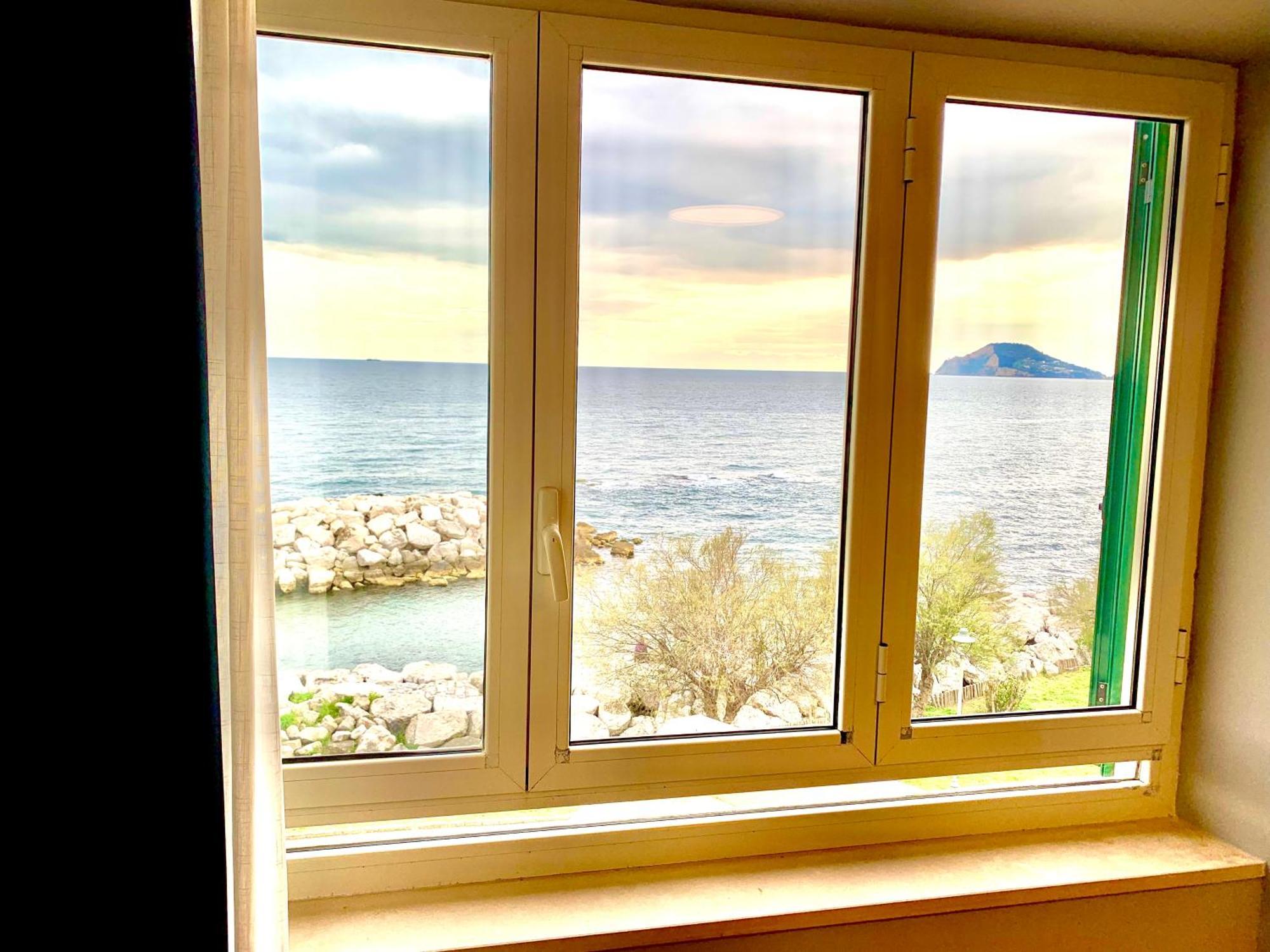 Artis Mare Bed & Breakfast Pozzuoli Bagian luar foto