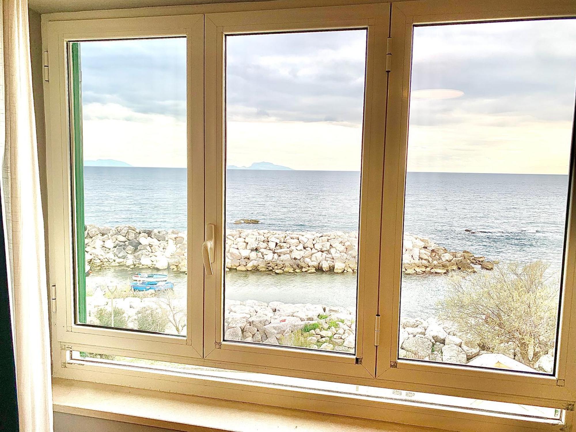 Artis Mare Bed & Breakfast Pozzuoli Bagian luar foto