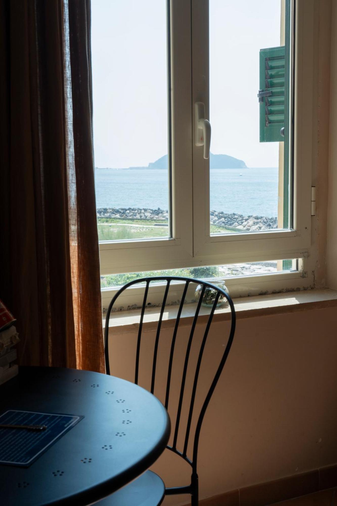 Artis Mare Bed & Breakfast Pozzuoli Bagian luar foto